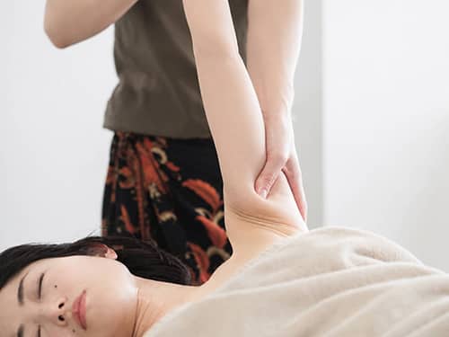 リンパ施術を受けるお客様のイメージ