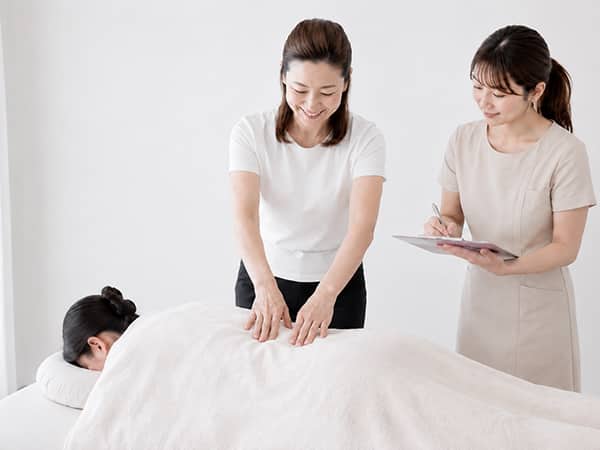 未経験からリンパ技術を学ぶ様子
