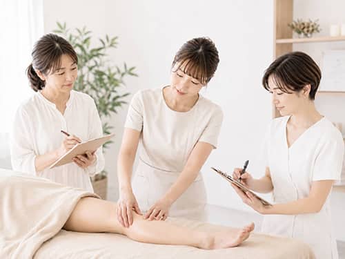 経験を受講生へ伝える講師の様子